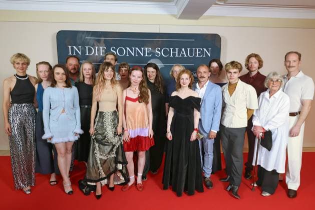 27.08.2025 , Luise Heyer, Lena Urzendowsky, Mascha Schilinski und der gesamte Cast zur Premiere von In die Sonne schauen, Delphi-Filmpalast , Berlin, Berlin