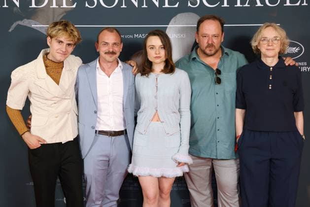 27.08.2025 , Florian Geisselmann, Konstantin Lindhorst, Lena Urzendowsky, Andreas Anke und Claudia Geisler-Bading zur Premiere von In die Sonne schauen, Delphi-Filmpalast , Berlin, Berlin