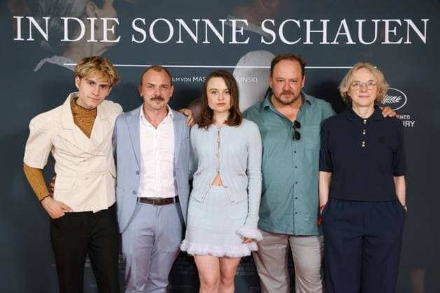 27.08.2025 , Florian Geisselmann, Konstantin Lindhorst, Lena Urzendowsky, Andreas Anke und Claudia Geisler-Bading zur Premiere von In die Sonne schauen, Delphi-Filmpalast , Berlin, Berlin