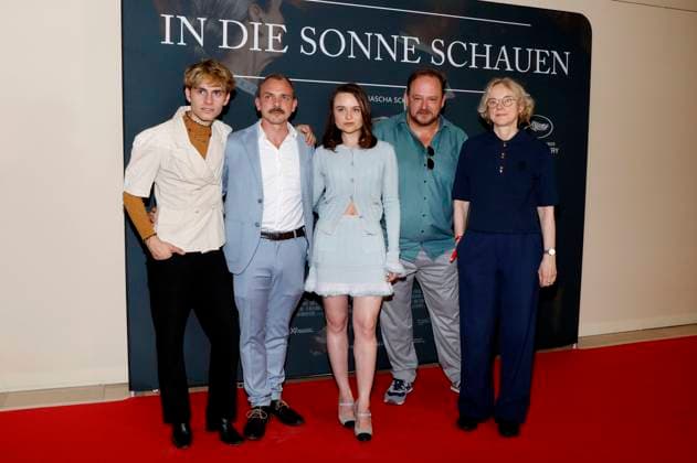 Florian Geisselmann, Konstantin Lindhorst, Lena Urzendowsky, Andreas Anke und Claudia Geisler-Bading bei der Premiere des Kinofilms In die Sonne schauen Sound of Falling im Delphi Filmpalast. Berlin, 27.08.2025