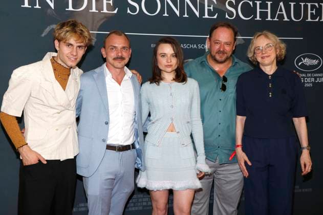 Florian Geisselmann, Konstantin Lindhorst, Lena Urzendowsky, Andreas Anke und Claudia Geisler-Bading bei der Premiere des Kinofilms In die Sonne schauen Sound of Falling im Delphi Filmpalast. Berlin, 27.08.2025