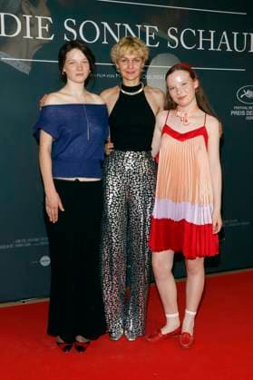 Ninel Geiger, Luise Heyer und Laeni Geiseler bei der Premiere des Kinofilms In die Sonne schauen Sound of Falling im Delphi Filmpalast. Berlin, 27.08.2025
