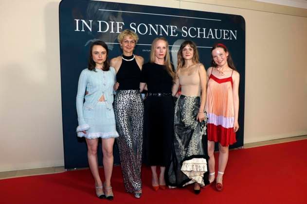 Lena Urzendowsky, Luise Heyer, Susanne Wuest, Lea Drinda und Laeni Geiseler bei der Premiere des Kinofilms In die Sonne schauen Sound of Falling im Delphi Filmpalast. Berlin, 27.08.2025