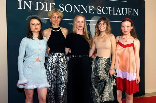 Lena Urzendowsky, Luise Heyer, Susanne Wuest, Lea Drinda und Laeni Geiseler bei der Premiere des Kinofilms In die Sonne schauen Sound of Falling im Delphi Filmpalast. Berlin, 27.08.2025