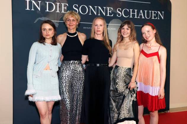 Lena Urzendowsky, Luise Heyer, Susanne Wuest, Lea Drinda und Laeni Geiseler bei der Premiere des Kinofilms In die Sonne schauen Sound of Falling im Delphi Filmpalast. Berlin, 27.08.2025