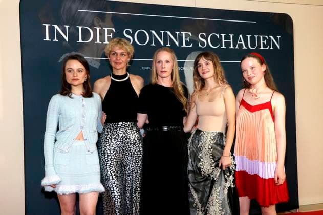 Lena Urzendowsky, Luise Heyer, Susanne Wuest, Lea Drinda und Laeni Geiseler bei der Premiere des Kinofilms In die Sonne schauen Sound of Falling im Delphi Filmpalast. Berlin, 27.08.2025