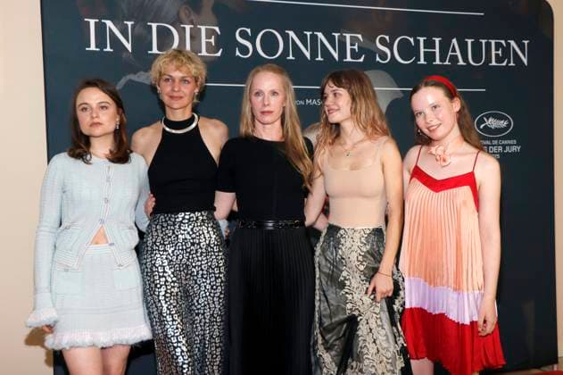 Lena Urzendowsky, Luise Heyer, Susanne Wuest, Lea Drinda und Laeni Geiseler bei der Premiere des Kinofilms In die Sonne schauen Sound of Falling im Delphi Filmpalast. Berlin, 27.08.2025