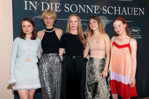 Lena Urzendowsky, Luise Heyer, Susanne Wuest, Lea Drinda und Laeni Geiseler bei der Premiere des Kinofilms In die Sonne schauen Sound of Falling im Delphi Filmpalast. Berlin, 27.08.2025