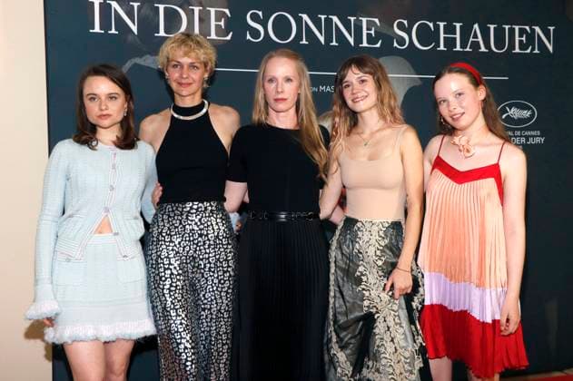 Lena Urzendowsky, Luise Heyer, Susanne Wuest, Lea Drinda und Laeni Geiseler bei der Premiere des Kinofilms In die Sonne schauen Sound of Falling im Delphi Filmpalast. Berlin, 27.08.2025