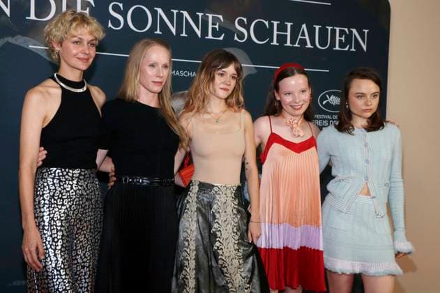 Lena Urzendowsky, Luise Heyer, Susanne Wuest, Lea Drinda und Laeni Geiseler bei der Premiere des Kinofilms In die Sonne schauen Sound of Falling im Delphi Filmpalast. Berlin, 27.08.2025