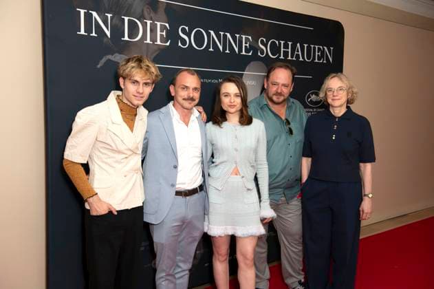 Florian Geisselmann, Konstantin Lindhorst, Lena Urzendowsky, Andreas Anke und Claudia Geisler-Bading bei der Premiere des Kinofilms In die Sonne schauen Sound of Falling im Delphi Filmpalast. Berlin, 27.08.2025