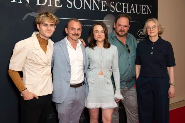 Florian Geisselmann, Konstantin Lindhorst, Lena Urzendowsky, Andreas Anke und Claudia Geisler-Bading bei der Premiere des Kinofilms In die Sonne schauen Sound of Falling im Delphi Filmpalast. Berlin, 27.08.2025