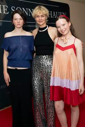 Ninel Geiger, Luise Heyer und Laeni Geiseler bei der Premiere des Kinofilms In die Sonne schauen Sound of Falling im Delphi Filmpalast. Berlin, 27.08.2025