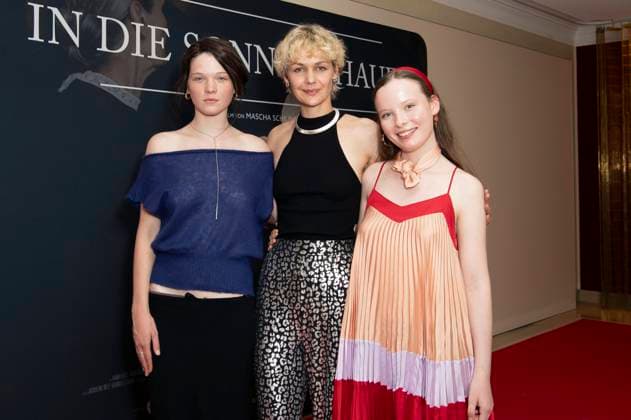 Ninel Geiger, Luise Heyer und Laeni Geiseler bei der Premiere des Kinofilms In die Sonne schauen Sound of Falling im Delphi Filmpalast. Berlin, 27.08.2025