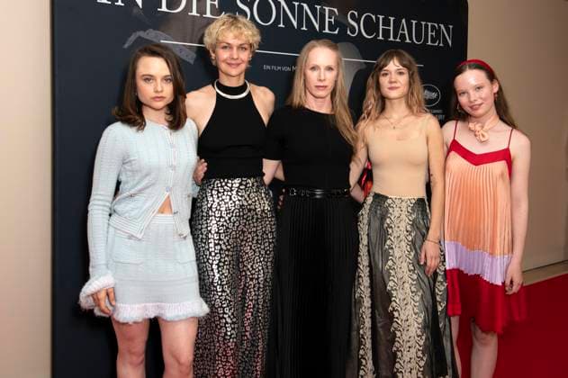 Lena Urzendowsky, Luise Heyer, Susanne Wuest, Lea Drinda und Laeni Geiseler bei der Premiere des Kinofilms In die Sonne schauen Sound of Falling im Delphi Filmpalast. Berlin, 27.08.2025