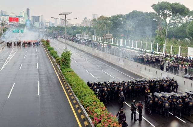 Protest against parliament members in Indonesia Riot police block a road in front of the Indonesian parliament in Jakarta to disperse demonstrators amid their protest against the lavish allowances given to parliament members on Aug. 28, 2025.  A14AA0004792720P