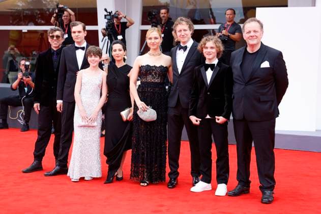 Marcin Czarnik, Sandor Soma, Eliz Szabo, Hermina Fatyol, Andrea Waskovics, Laszlo Nemes, Bojtorjan Barabas und Gregory Gadebois bei der Premiere des Kinofilms Ãrva Orphan auf der Biennale di Venezia 2025 82. Internationale Filmfestspiele von Venedig im Palazzo del Cinema. Venedig, 28.08.2025