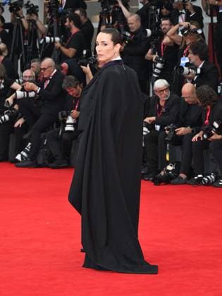 Venice, Italy: Venice, 82nd Venice International Film Festival 2025 - Evening 2. Red Carpet Film Bugonia. Pictured: Noomi Rapace Venice Italy  - ZUMAp169 20250828_zea_p169_915 Copyright: xSimonexComix