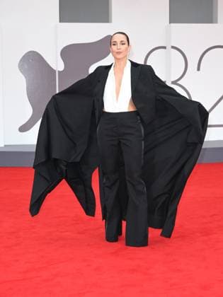 Venice, Italy: Venice, 82nd Venice International Film Festival 2025 - Evening 2. Red Carpet Film Bugonia. Pictured: Noomi Rapace Venice Italy  - ZUMAp169 20250828_zea_p169_924 Copyright: xSimonexComix