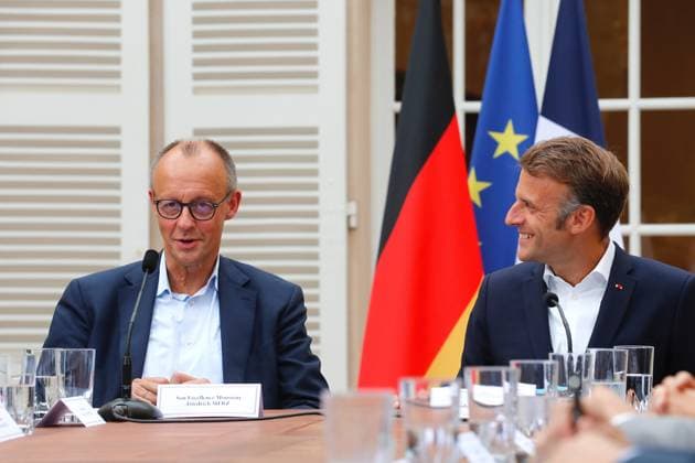 Meeting President and German Chancellor PHOTOPQR NICE MATIN Frank Muller Bormes les Mimosas 28 08 2025 Meeting and working dinner between President Emmanuel Macron and Chancellor Friedrich Merz at Fort Bregancon 28th August 2025, Bormes les Mimosas France Meeting and working dinner between President Macron and ChancellorFriedrich Merz at Fort Brégançon France  Copyright: xPHOTOPQR NICExMATIN MAXPPPxFrankxMullerx 20250828NIM7727 20250828NIM7742