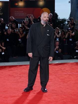 Venice, Italy: Venice, 82nd Venice International Film Festival 2025 - evening 2 - red carpet of the film Bugonia Pictured: Yorgos Lanthimos Venice Italy  - ZUMAp169 20250828_zea_p169_1156 Copyright: xAlbertoxTerenghi PoolxxEvenx