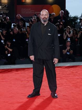Venice, Italy: Venice, 82nd Venice International Film Festival 2025 - evening 2 - red carpet of the film Bugonia Pictured: Yorgos Lanthimos Venice Italy  - ZUMAp169 20250828_zea_p169_1157 Copyright: xAlbertoxTerenghi PoolxxEvenx