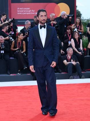 Venice, Italy: Venice, 82nd Venice International Film Festival 2025 - Evening 2 - Red Carpet for the film Bugonia. Pictured: Luca Gervasi Venice Italy  - ZUMAp169 20250828_zea_p169_1019 Copyright: xAlbertoxTerenghi PoolxxEvenx
