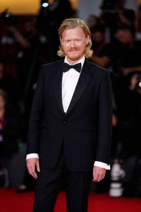 Bugonia Red Carpet - The 82nd Venice International Film Festival Jesse Plemons attends the Bugonia red carpet during the 82nd Venice International Film Festival on August 28, 2025 in Venice, Italy. Venice Italy  Copyright: xDanielexCifalÃ x originalFilename: cifala-notitle250828_npEIV.jpg