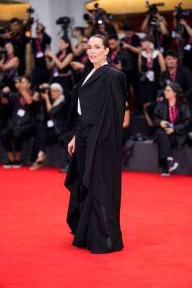 Bugonia Red Carpet - The 82nd Venice International Film Festival Noomi Rapace attends the Bugonia red carpet during the 82nd Venice International Film Festival on August 28, 2025 in Venice, Italy. Venice Italy  Copyright: xDanielexCifalÃ x originalFilename: cifala-notitle250828_npP2x.jpg