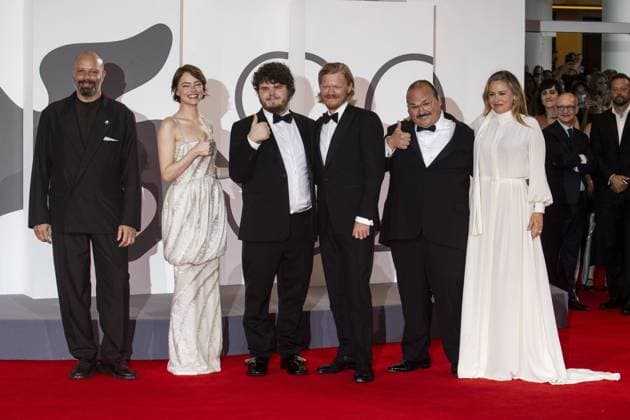 Bugonia Red Carpet - The 82nd Venice International Film Festival VENICE, ITALY - AUGUST 28: (L-R) Yorgos Lanthimos, Emma Stone, Aldan Delbis, Jesse Plemons, Stavros Halkias and Alicia Silverstone attend the Bugonia red carpet during the 82nd Venice International Film Festival on August 28, 2025 in Venice, Italy Prima Barol Anadolu Venice Italy. Editorial use only. Please get in touch for any other usage.  Copyright: x2025xAnadoluxPrimaxBarolx
