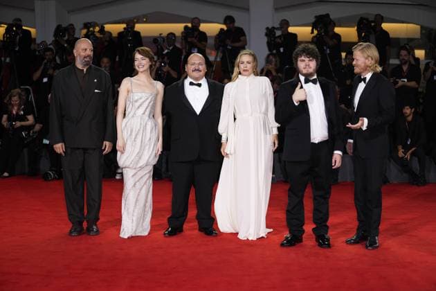Foto IPP Daniele Cifala’ Venezia 28 08 2025 Bugonia Red Carpet - The 82nd Venice International Film Festival nella foto : Greek director and screenwriter Yorgos Lanthimos, US actress Emma Stone, US actor Aidan Delbis and US actor Jesse Plemons Italy Photo Press - World Copyright