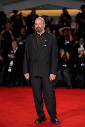 Bugonia Red Carpet - The 82nd Venice International Film Festival Yorgos Lanthimos attends the Bugonia red carpet during the 82nd Venice International Film Festival on August 28, 2025 in Venice, Italy. Venice Italy  Copyright: xDanielexCifalÃ x originalFilename: cifala-notitle250828_npCwL.jpg