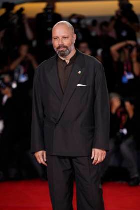 Bugonia Red Carpet - The 82nd Venice International Film Festival Yorgos Lanthimos attends the Bugonia red carpet during the 82nd Venice International Film Festival on August 28, 2025 in Venice, Italy. Venice Italy  Copyright: xDanielexCifalÃ x originalFilename: cifala-notitle250828_npPy9.jpg