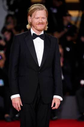 Bugonia Red Carpet - The 82nd Venice International Film Festival Jesse Plemons attends the Bugonia red carpet during the 82nd Venice International Film Festival on August 28, 2025 in Venice, Italy. Venice Italy  Copyright: xDanielexCifalÃ x originalFilename: cifala-notitle250828_nprmx.jpg