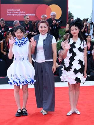 Venice, 82nd Venice International Film Festival 2025 - evening 2 - red carpet of the film Bugonia Pictured: guests  Copyright: xAlbertoxTerenghi PoolxPhotoxEventsx06x xipa-agency.netx xPoolxPhotoxEventsx06x IPA_Agency_IPA63496312