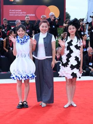 Venice, 82nd Venice International Film Festival 2025 - evening 2 - red carpet of the film Bugonia Pictured: guests  Copyright: xAlbertoxTerenghi PoolxPhotoxEventsx06x xipa-agency.netx xPoolxPhotoxEventsx06x IPA_Agency_IPA63496329