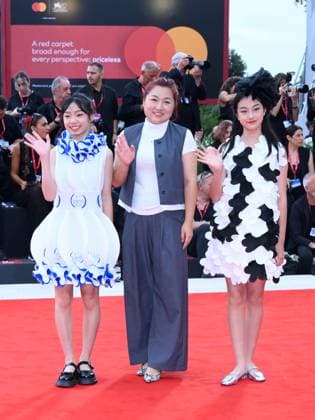 Venice, 82nd Venice International Film Festival 2025 - evening 2 - red carpet of the film Bugonia Pictured: guests  Copyright: xAlbertoxTerenghi PoolxPhotoxEventsx06x xipa-agency.netx xPoolxPhotoxEventsx06x IPA_Agency_IPA63496343