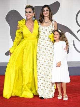 Venice, 82nd Venice International Film Festival 2025 - Evening 2. Red Carpet Film Jay Kelly. Pictured: Eva Robbins, Benedetta Porcaroli, Lucrezia Guglielmino  Copyright: xSimonexComix xipa-agency.netx xPoolxPhotoxEventsx06x IPA_Agency_IPA63497499