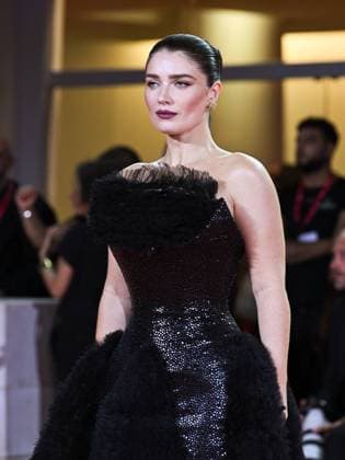Venice, ITALY: Venice, 82nd Venice International Film Festival 2025 - Evening 2 - Red Carpet for the film Jay Kelly - Pictured: Eve Hewson Venice ITALY  - ZUMAp169 20250828_zea_p169_1745 Copyright: xManuelexMangiarottix