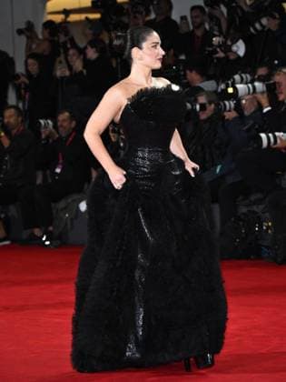 Venice, 82nd Venice International Film Festival 2025 - Evening 2. Red Carpet Film Jay Kelly. Pictured: Eve Hewson  Copyright: xSimonexComix xipa-agency.netx xPoolxPhotoxEventsx06x IPA_Agency_IPA63499320