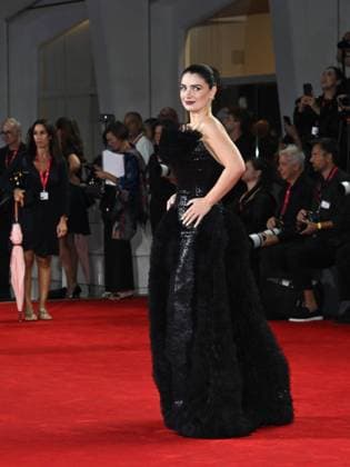Venice, 82nd Venice International Film Festival 2025 - Evening 2. Red Carpet Film Jay Kelly. Pictured: Eve Hewson  Copyright: xSimonexComix xipa-agency.netx xPoolxPhotoxEventsx06x IPA_Agency_IPA63499323