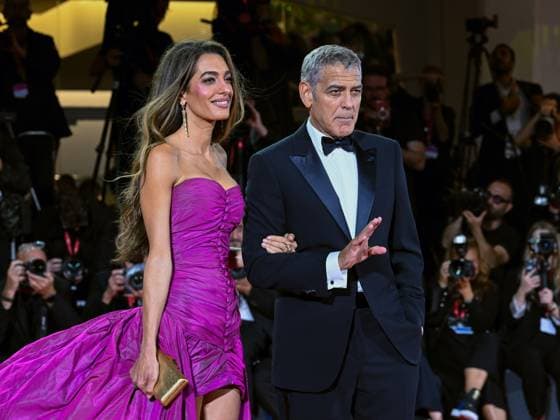Venice, ITALY: Venice, 82nd Venice International Film Festival 2025 - Evening 2 - Red Carpet for the film Jay Kelly - Pictured: George and Amal Clooney Venice ITALY  - ZUMAp169 20250828_zea_p169_1784 Copyright: xManuelexMangiarottix