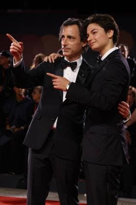 Jay Kelly Red Carpet - The 82nd Venice International Film Festival Noah Baumbach and Rohmer Baumbach VENICE, ITALY - AUGUST 28: Jay Kelly red carpet during the 82nd Venice International Film Festival on August 28, 2025 in Venice, Italy. CAP GOL GOL Venice Italy Copyright: xRickxGold CapitalxPicturesx
