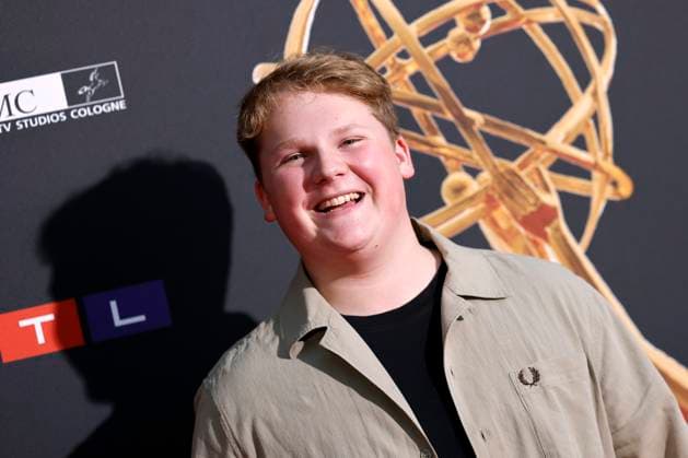 Schauspieler Julius Weckauf kommt zur Abendveranstaltung anlässlich der Kölner Jurysitzung zum international Emmy Award 2025 - Semi Final round of Judging der international Emmy Awards auf Schloss Arff. Köln, 28.08.2025 NRW Deutschland Copyright: xChristophxHardtx