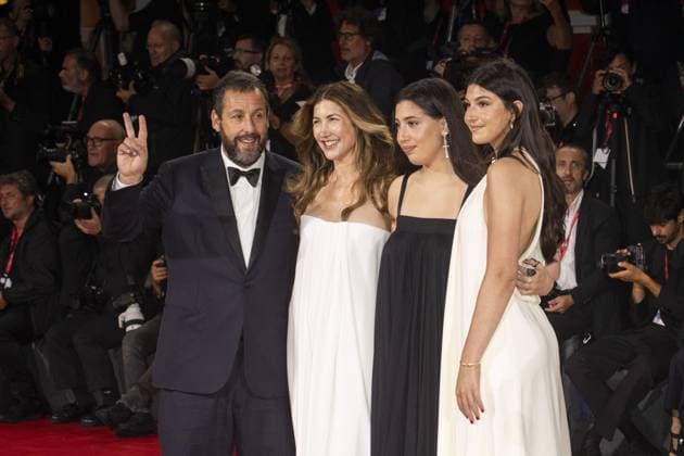 Jay Kelly Red Carpet - The 82nd Venice International Film Festival VENICE, ITALY - AUGUST 28: Adam Sandler, Jackie Sandler, Sadie Sandler, Sunny Sandler during the Jay Kelly red carpet during the 82nd Venice International Film Festival on August 28, 2025 in Venice, Italy. Prima Barol Anadolu Venice Italy. Editorial use only. Please get in touch for any other usage.  Copyright: x2025xAnadoluxPrimaxBarolx