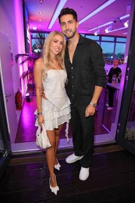 Lorik Bunjaku mit Freundin Denise Hersing beim Premieren-Event von THE POWER by Joyn auf dem Alice Rooftop & Garden in Berlin am 28.08.2025