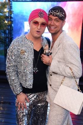 Julian F. M. Stöckel mit Freund Marcell Damaschke beim Premieren-Event von THE POWER by Joyn auf dem Alice Rooftop & Garden in Berlin am 28.08.2025