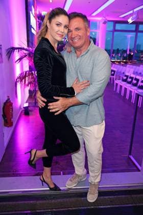 Yvonne Woelke mit Freund Peter Klein beim Premieren-Event von THE POWER by Joyn auf dem Alice Rooftop & Garden in Berlin am 28.08.2025