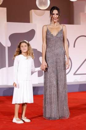 Lucrezia Guglielmino und Carolina Cavalli bei der Premiere des Kinofilms Jay Kelly auf der Biennale di Venezia 2025 82. Internationale Filmfestspiele von Venedig im Palazzo del Cinema. Venedig, 28.08.2025