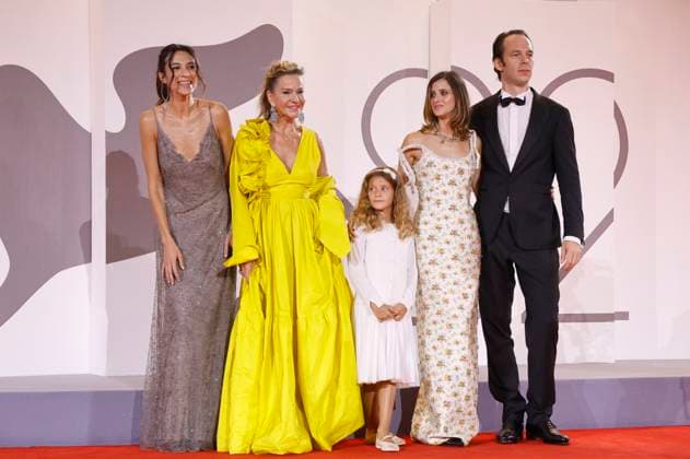 Carolina Cavalli, Eva Robin™s, Lucrezia Guglielmino, Benedetta Porcaroli und Marco Bonadei bei der Premiere des Kinofilms Jay Kelly auf der Biennale di Venezia 2025 82. Internationale Filmfestspiele von Venedig im Palazzo del Cinema. Venedig, 28.08.2025